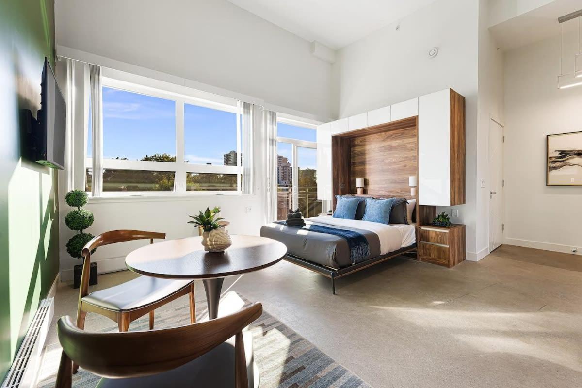Premier Designer Studio In Central West End Dt Apartment *