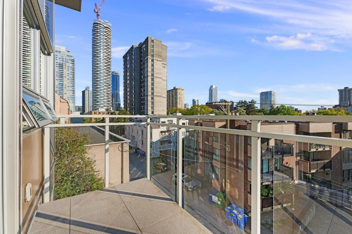 Premier Designer Studio In Central West End Dt * Vancouver